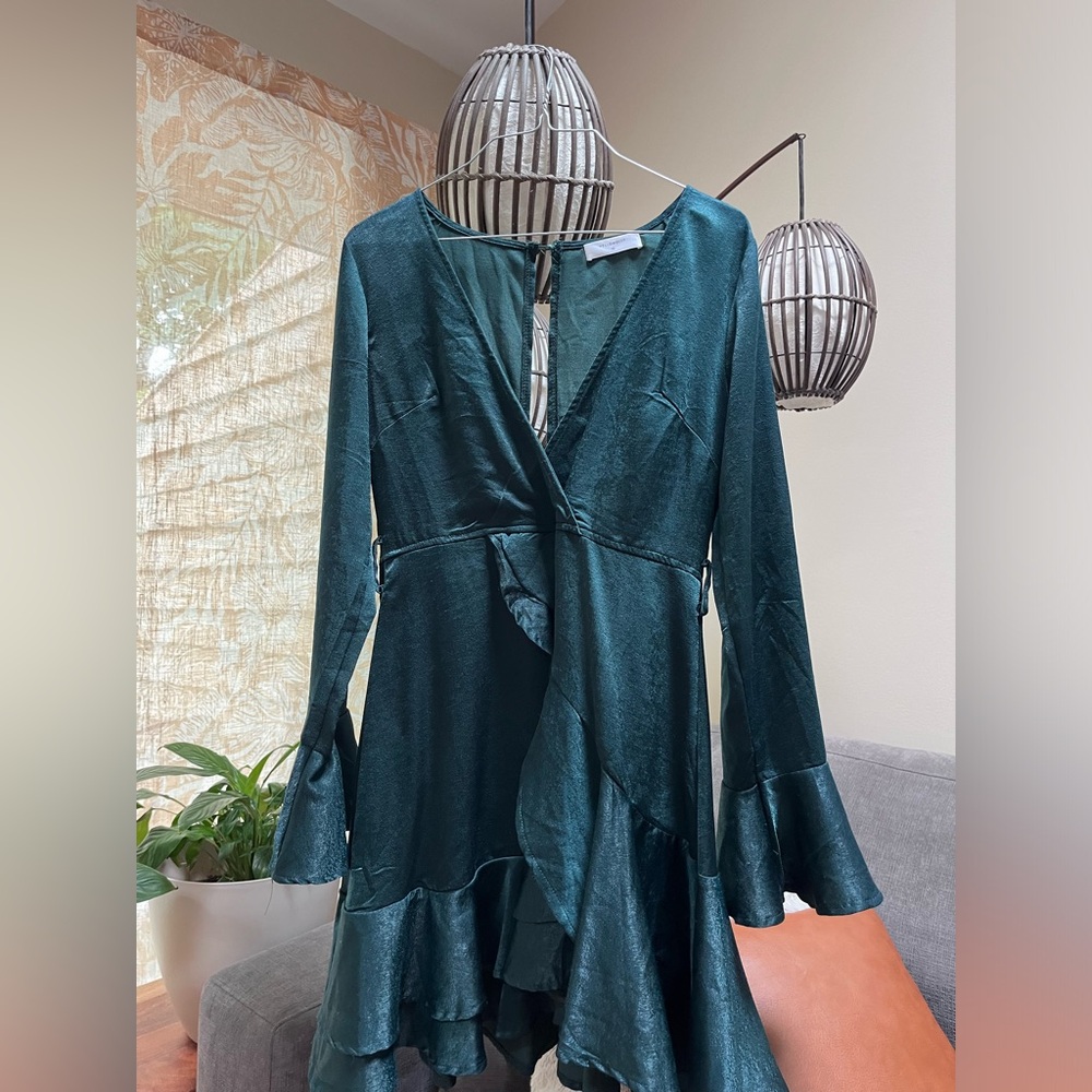 Green long sleeve cocktail dress